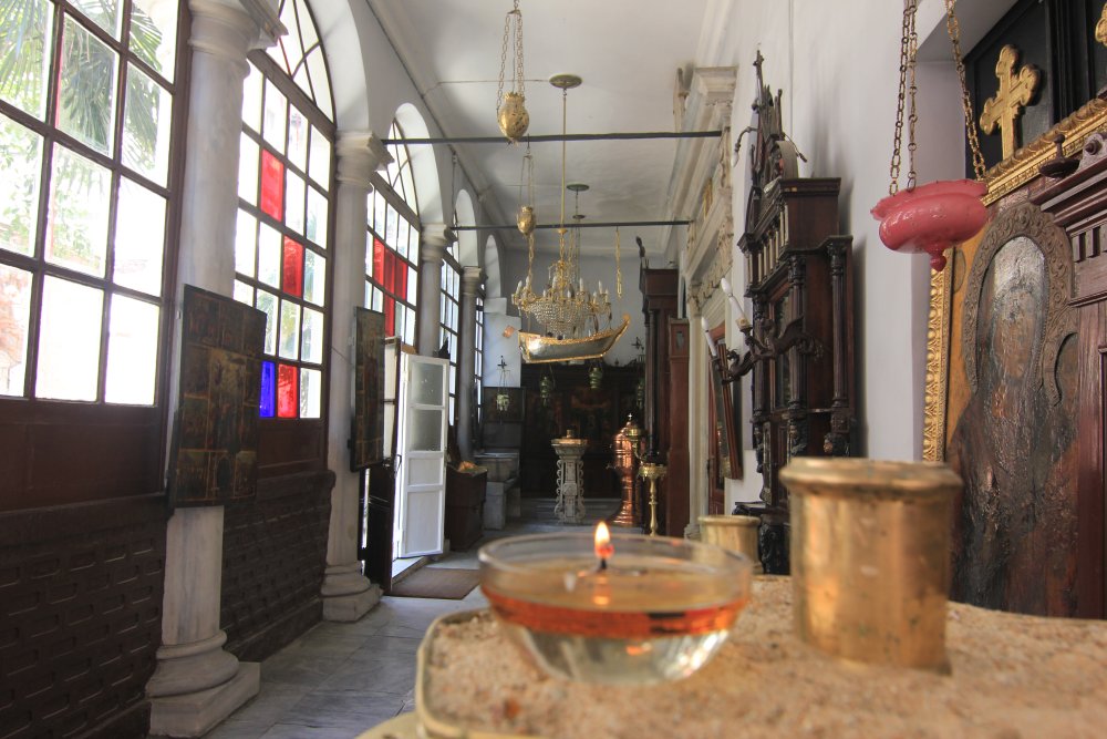 L'interno di una chiesa russa pensile di Karaköy