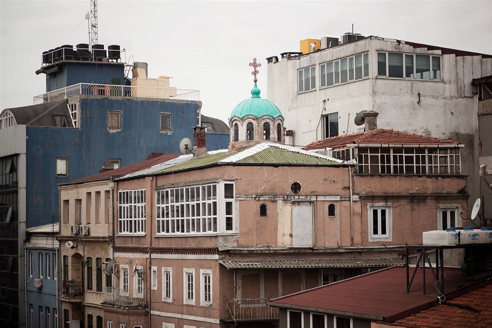 Una cupola russa sui tetti di Karaköy